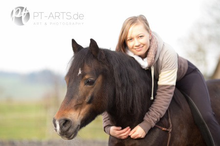 Pferdefotografie Petra Tänzer mit Maike Fischer und Ponystute Abby